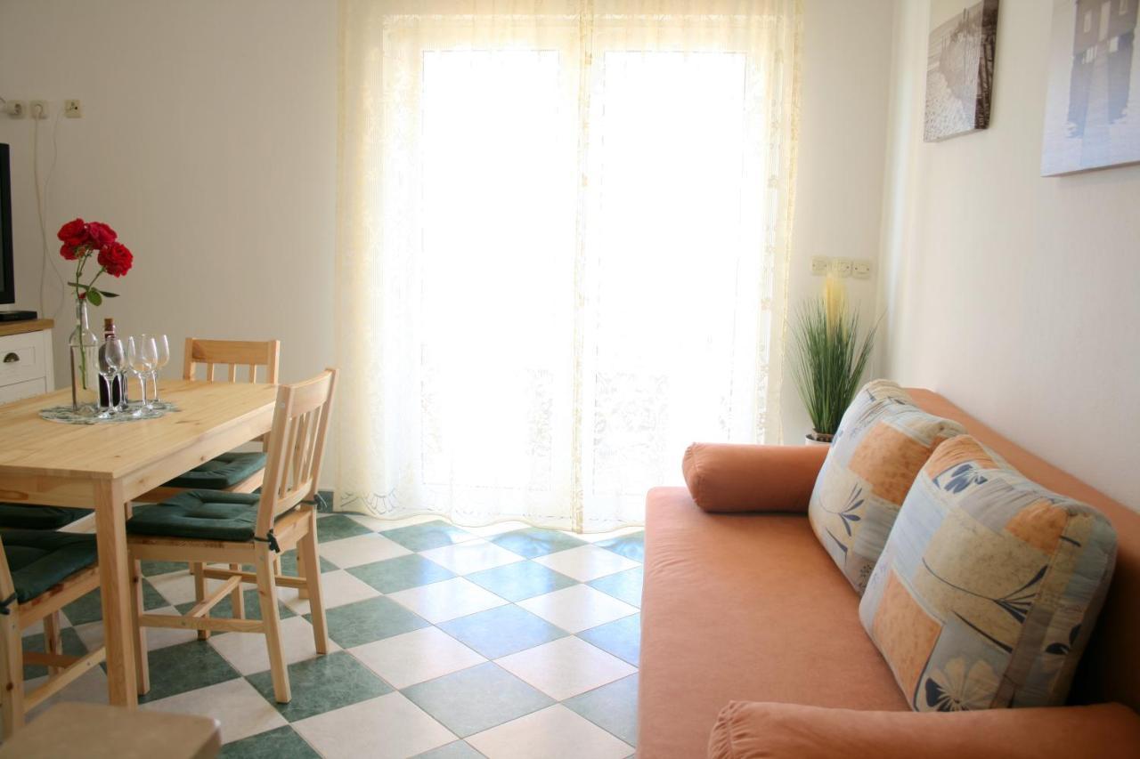 Apartman Laura Appartement Primošten Buitenkant foto